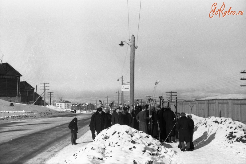 Мурманск - Мурманск. 1960 г. Остановка автобуса Лыжная база.