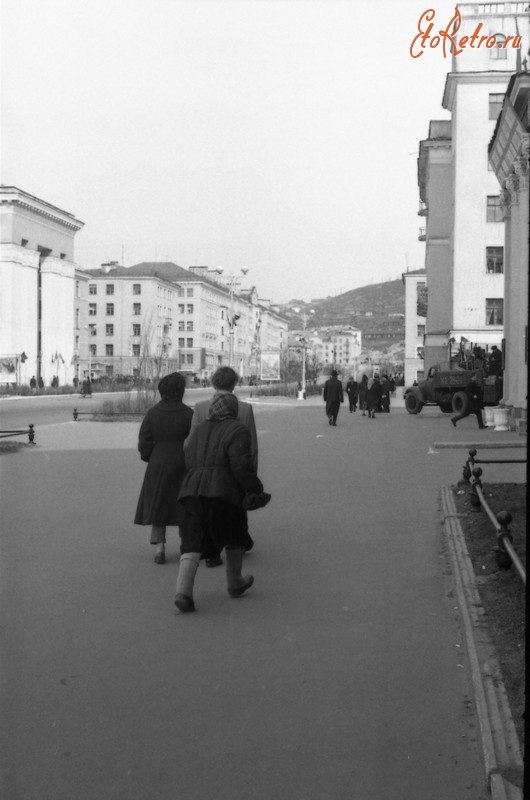 Мурманск - Мурманск. 1960 г. На главном проспекте.