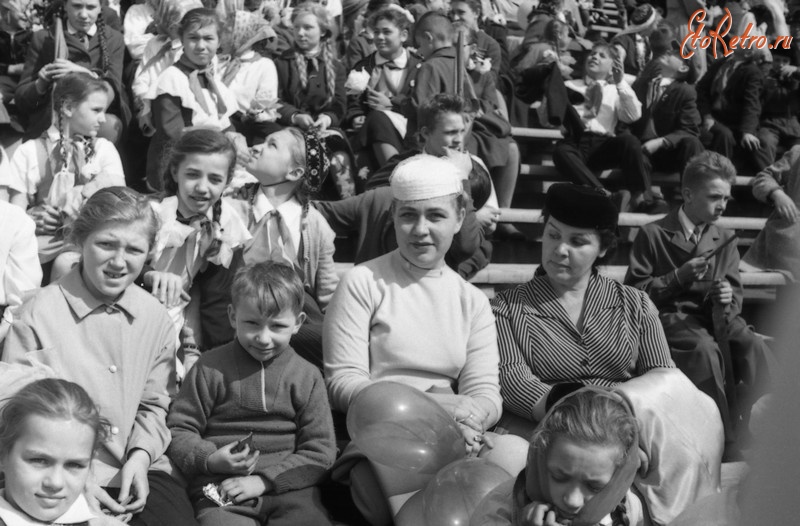 Мурманск - Мурманск. 19.05.1962 г. День пионерии. Парад на стадионе 