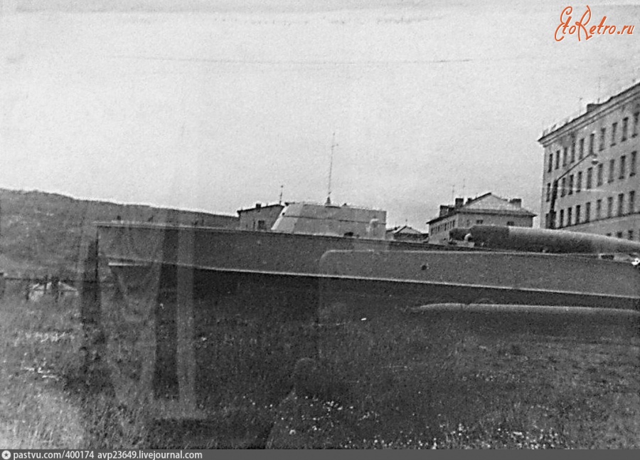 Мурманск - Катер ТКА-12 перед домом офицеров Северного Флота