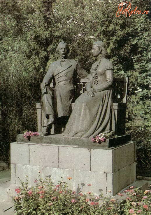 Пенза - Памятник Илье Николаевичу и Марии Александровне Ульяновым
