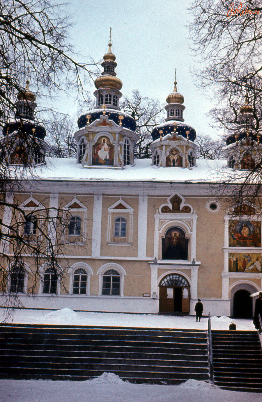 Печоры - Псково-Печерский монастырь. Покровская церковь.