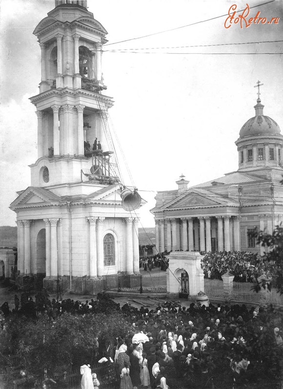 Яхрома - Водружение колоколов на колокольню
