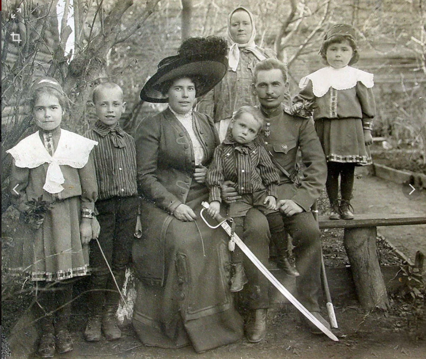 Разное - Семейное фото русских дворян 19- го века.