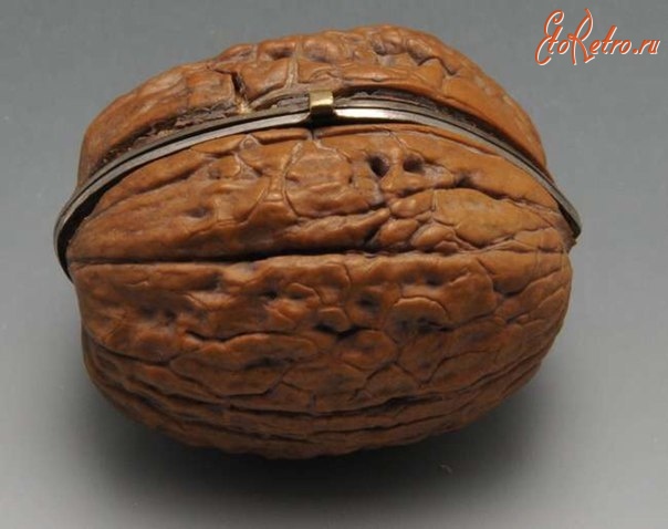Разное - Миниатюрная шкатулка из скорлупы грецкого ореха