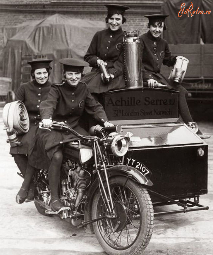 Разное - Женская пожарная команда на мотоцикле
