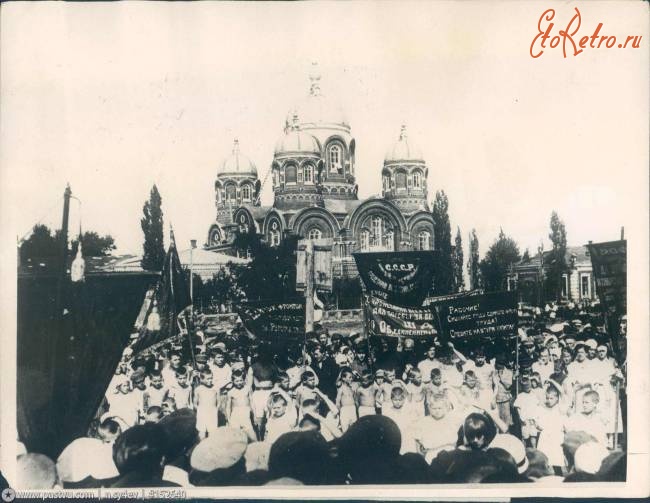 Балашов - Митинг на площади у Троицкого собора