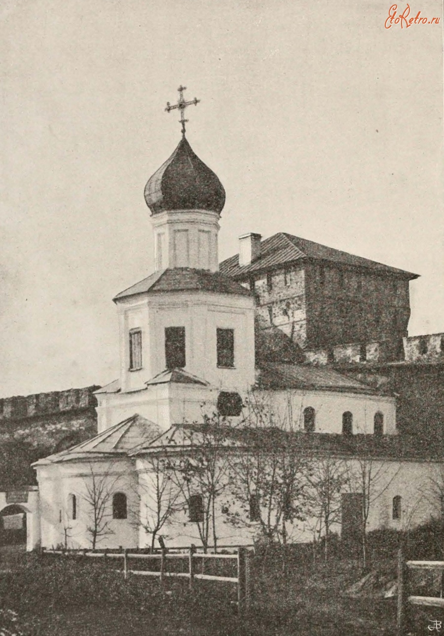 Псков - Церковь Покрова у Покровской башни в Новгородском кремле.