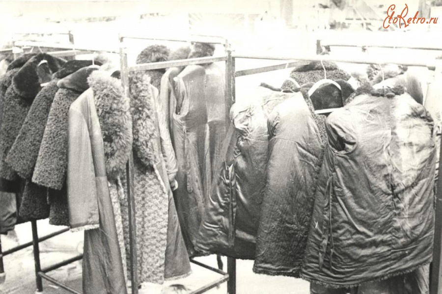 Корсаков - Просушка предметов верхней одежды со складов корсаковской оптово-торговой базы после урагана Филлис.
