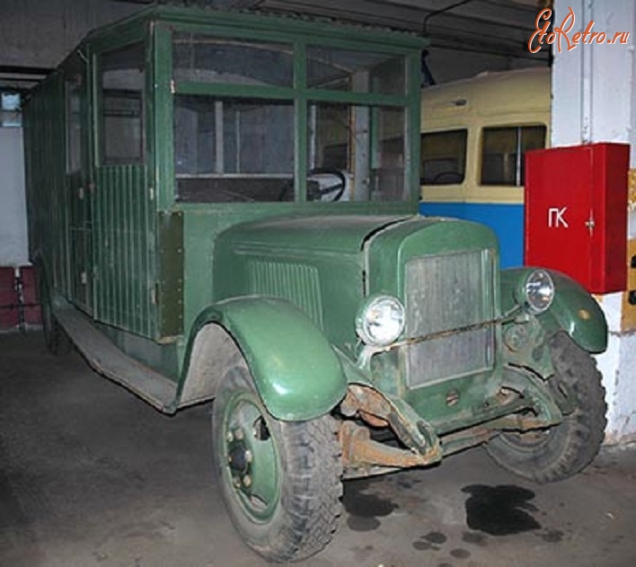 Ретро автомобили - ЗИС 16, год выпуска 1935