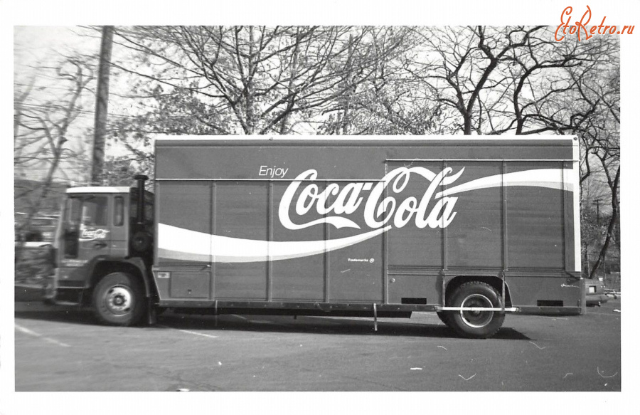 Ретро автомобили - Грузовик для доставки Кока-Колы