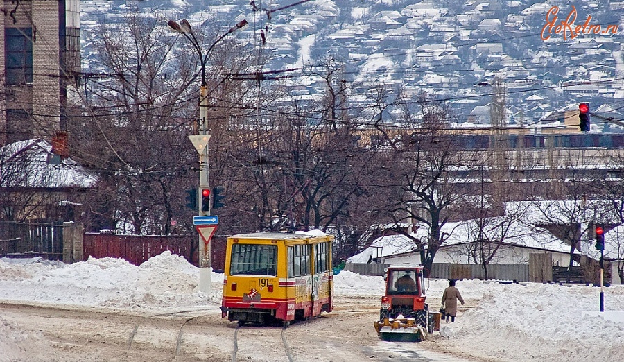 Луганск - Трамвай поворачивает на ул.Фрунзе