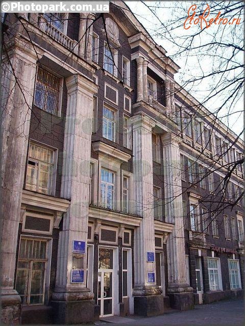 Луганск - ул.Пушкина,дом учителя