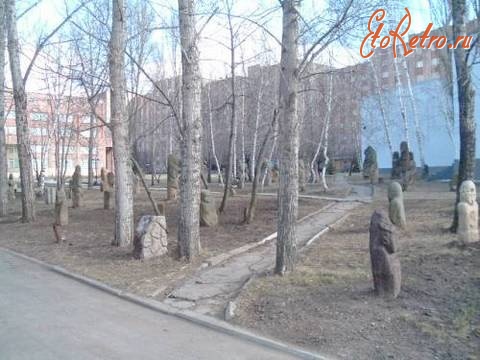 Луганск - Пединститут.Каменные бабы