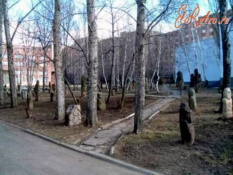 Луганск - Пединститут. Каменные бабы.1980-е годы.