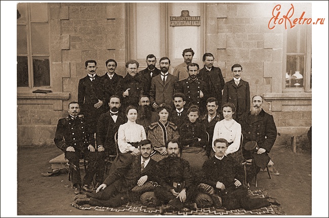 Россия - В 1880-х годах в банковских учреждениях России начинают работать сотрудники-женщины