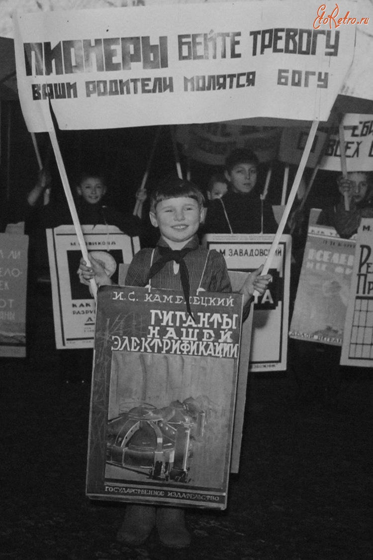 Россия - Детская антирелигиозная демонстрация