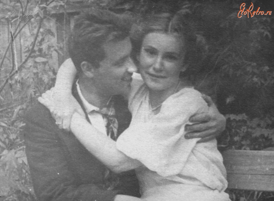 Россия - Мой отец со своею первой женой Лёлей Жевакиной