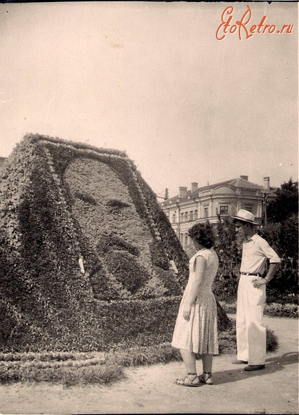 Полтава - Первый памятник Ленину.