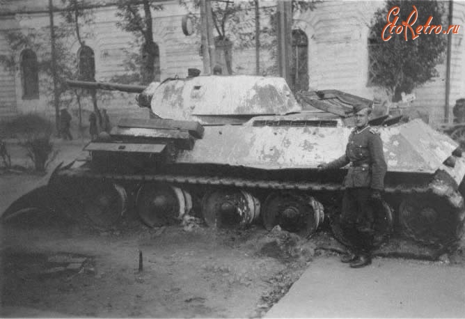 Полтава - У подбитого Т-34