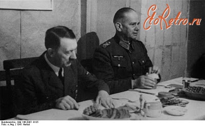 Винница - Адольф Гитлер  и Вальтер фон Рейхенау в штаб-квартире 6-ой Армии.