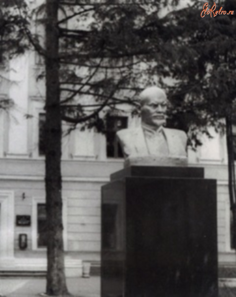 Житомир - Бюст В.И.Ленину.