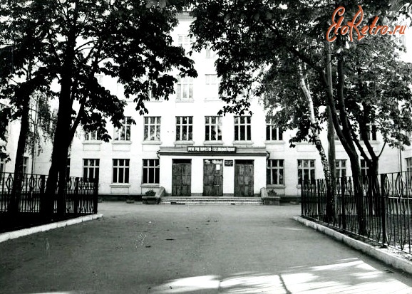 Житомир - 21 школа на ул.1 Мая.