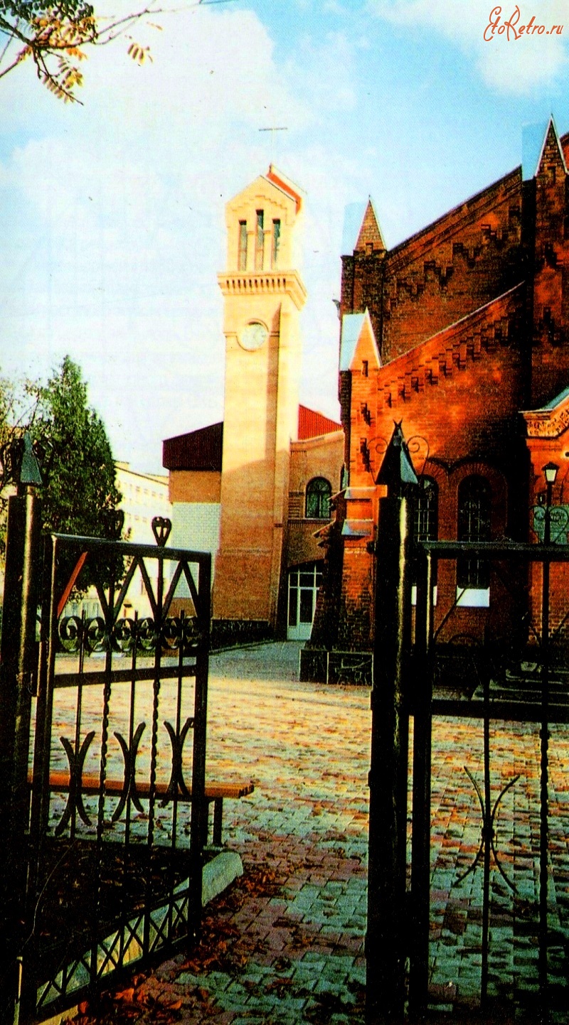 Житомир - Школа и церковь.