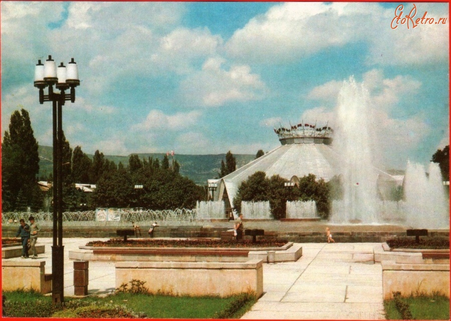 Кисловодск - Фонтаны на площади у цирка