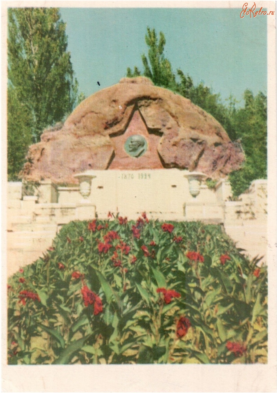 Кисловодск - Красные камни. Барельеф В. И. Ленина