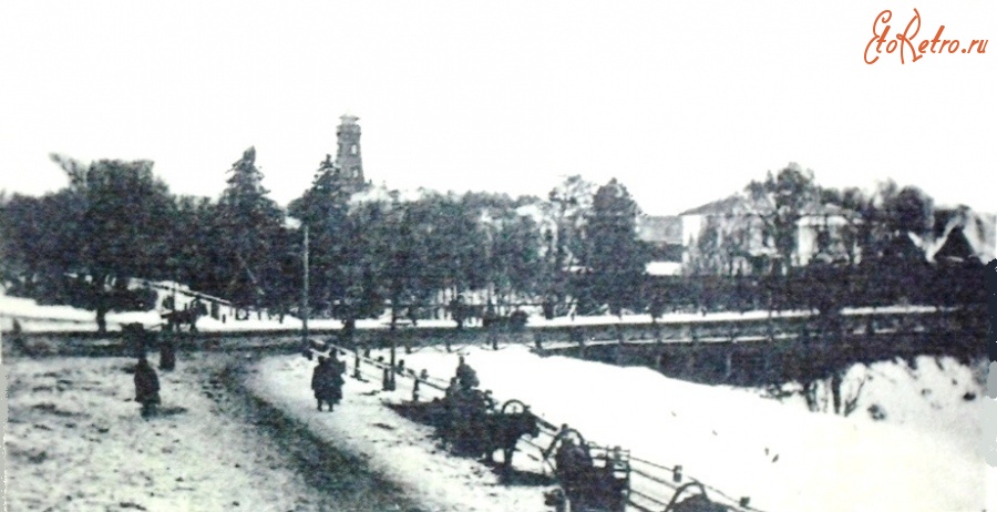 Бежецк - Вид на городской сад с торговой площади