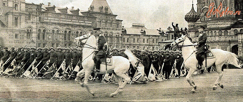 Москва - На параде Победы.