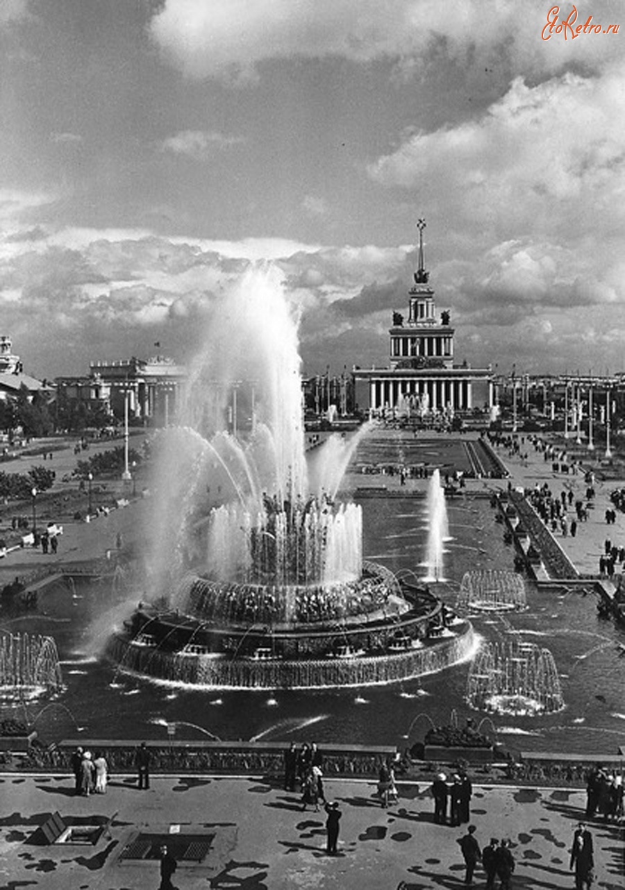 Москва - Фонтан Каменный цветок на ВСХВ 1954 года