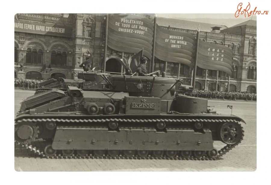 Москва - Фото танков Т-28 “Киров” и “Андрей Жданов” во время парада 1 мая 1939 г. на Красной площади.