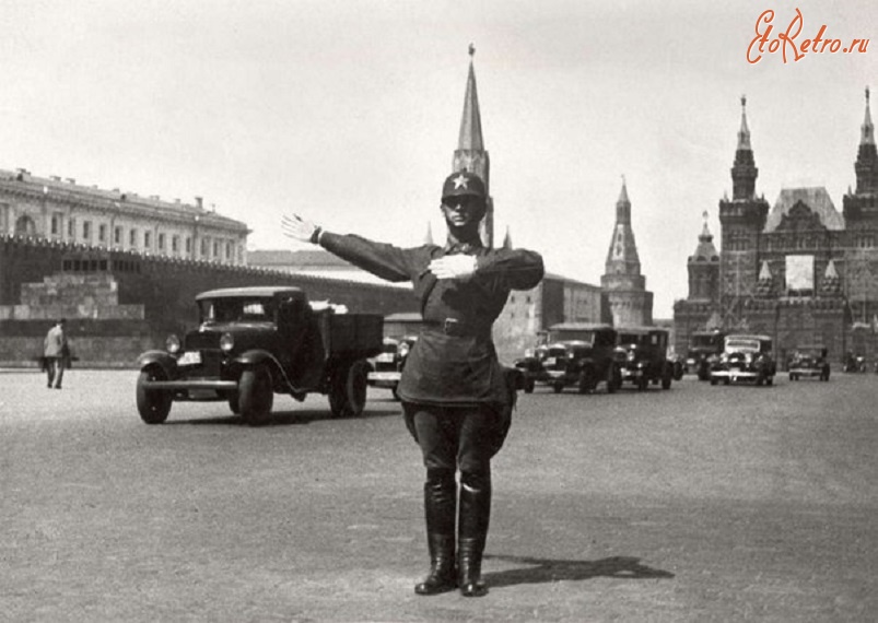 Москва - Регулировщик движения на Красной площади