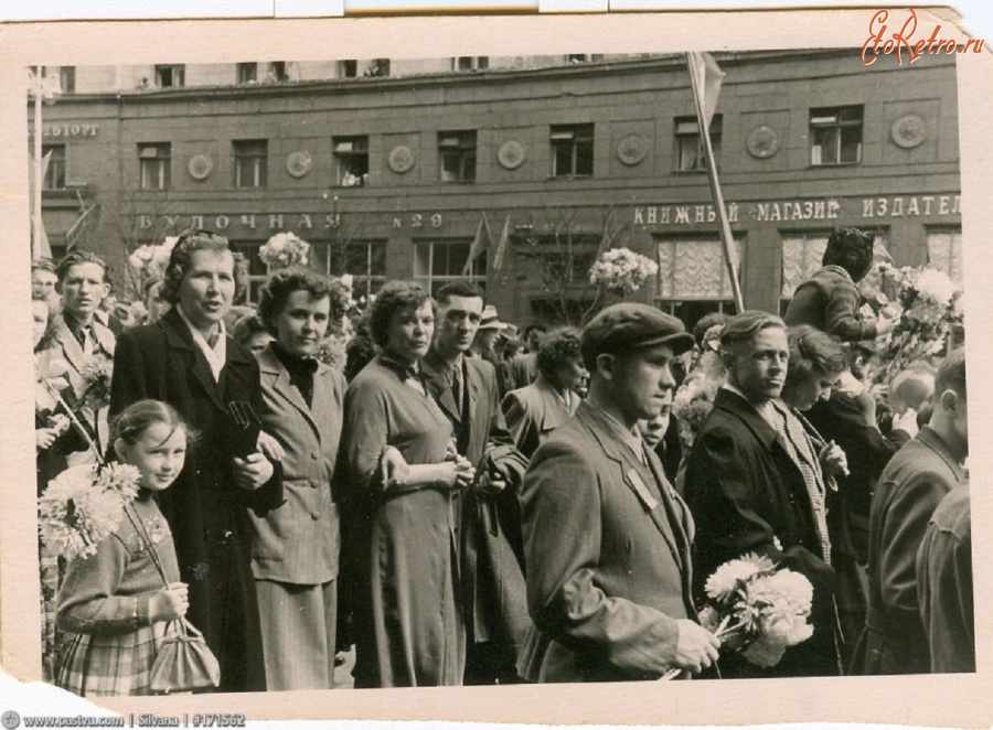 Москва - Колонна Тормозного завода на первомайской демонстрации 1956, Россия, Москва,