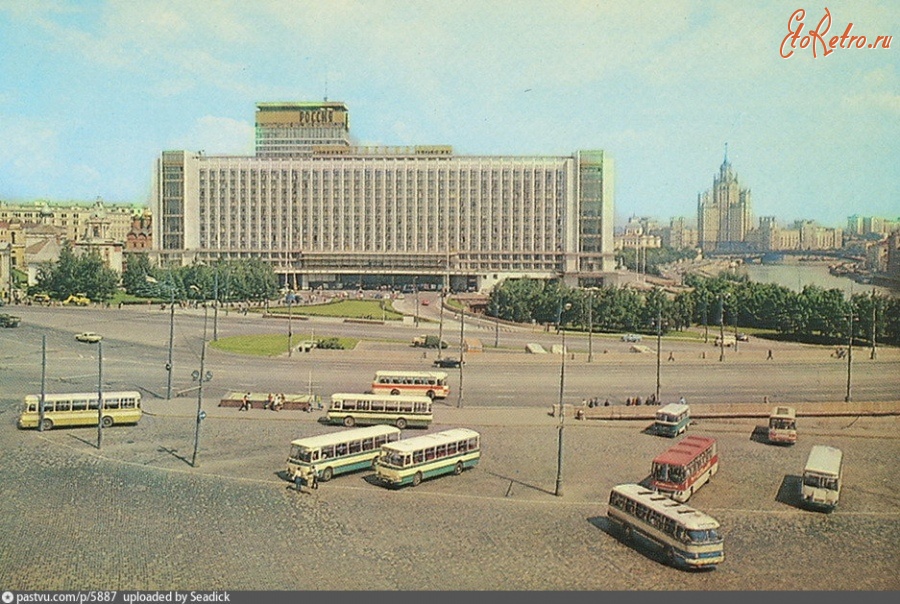 Москва - Стоянка автобусов напротив гостиницы «Россия» 1976, Россия, Москва,