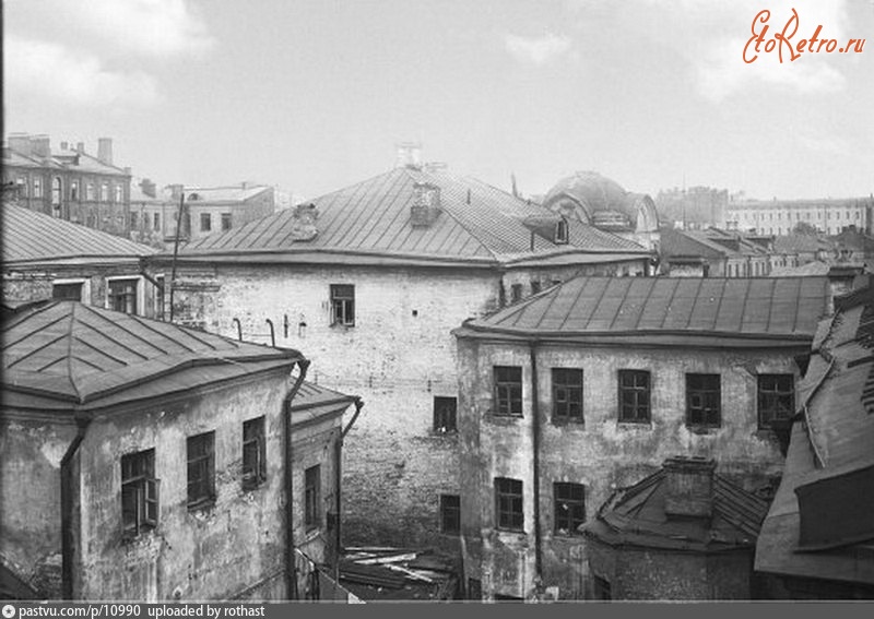 Москва - Двор дома №10 по Мокринскому переулку. Вид с крыши 1940—1941, Россия, Москва,