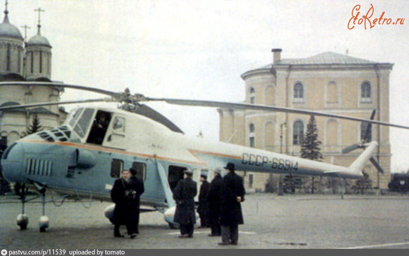 Москва - Вертолет Ми-4С на Ивановской площади Кремля 1953—1960, Россия, Москва,