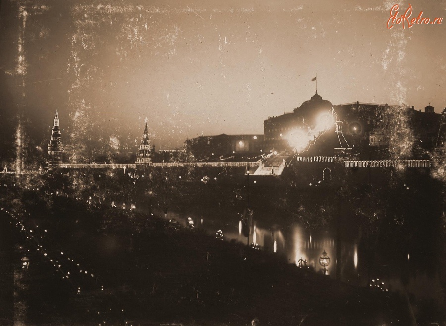 Москва - Вид на празднично иллюминированный в честь торжества коронации Николая II Кремлевский дворец 1896 года