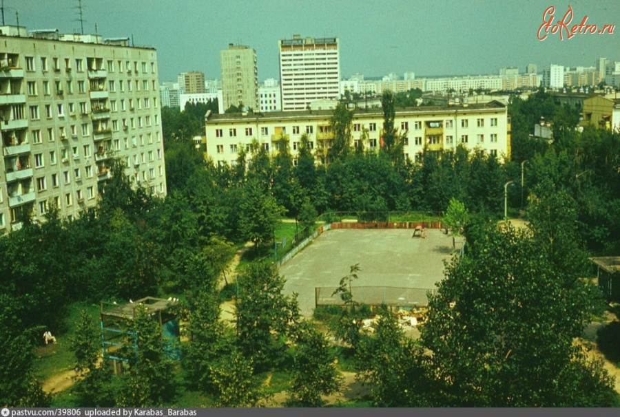 Москва - Вид из окна во двор дома 69 корп. 1 по Сиреневому бульвару