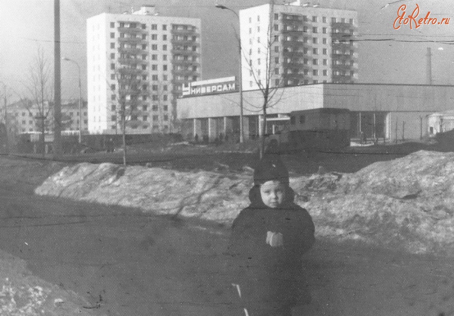 Москва - Вид на дома 7(корп1 и 2) и дом 9 - Универсам по ул. Паперника Февр 1976 г