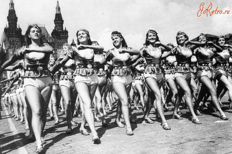 Москва - Физкультурницы Азербайджанской ССР на Всесоюзном параде физкультурников