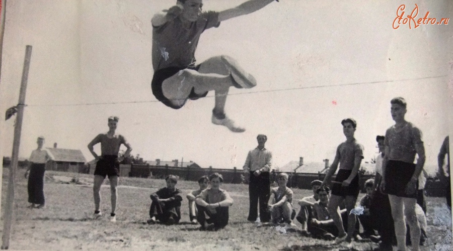 Болохово - Сельское училище г. Болохово. 1958 год   Прыжки в высоту