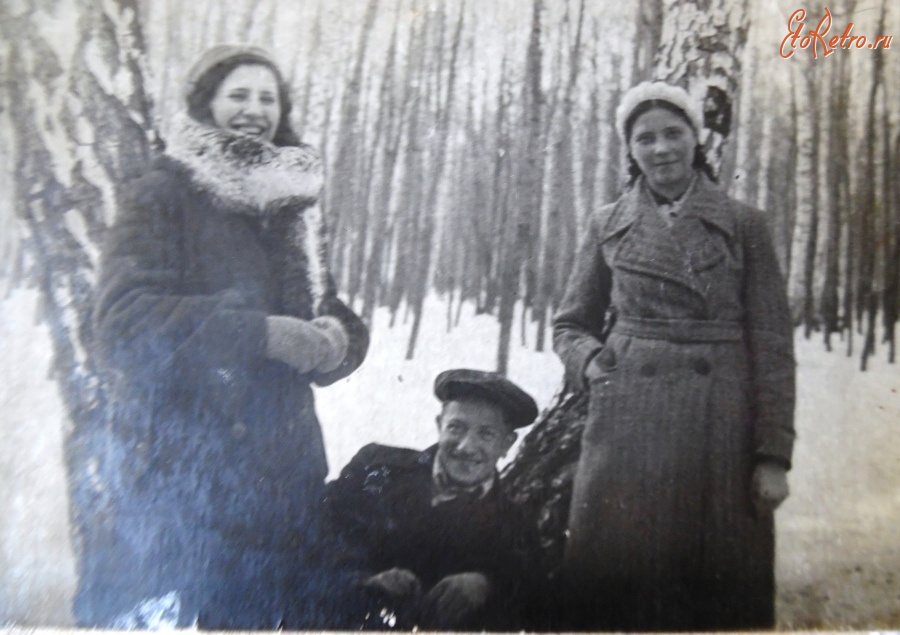 Болохово - Мой любимый город Болохово. Здесь я живу 70 лет.   Сара Абрамзон, Зина Карнеева,Громыко Владимир  - 1940 год.