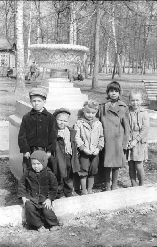 Болохово - Мой любимый город Болохово. Здесь я живу 70 лет.    Болоховские ребятишки в городском парке. 60-е годы прошлого века.
