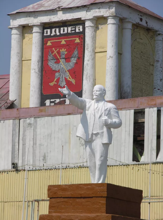 Одоев - Одоев - один из славных городов Тульской области.    Памятник В.И.Ленину. 2012 год.