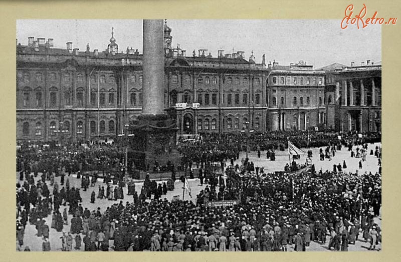 Санкт-Петербург - Демонстрация у Зимнего дворца, превращенного в госпиталь