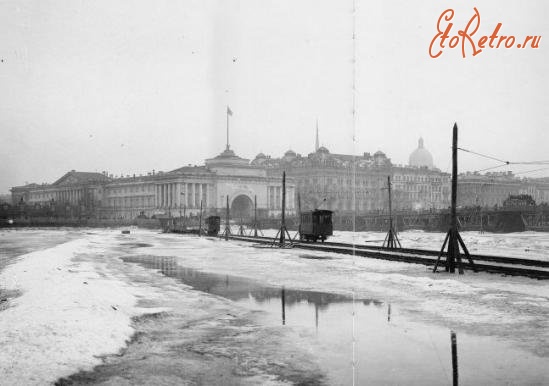 Санкт-Петербург - Трамвайная линия на льду Невы.