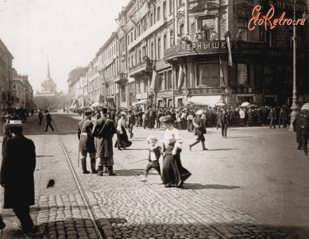Санкт-Петербург - Ожидание парада по случаю 200-летия Петербурга (14/27.05.1903).
